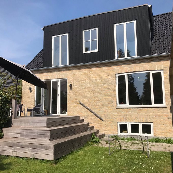 Førstesal i sort træ i Nordvest